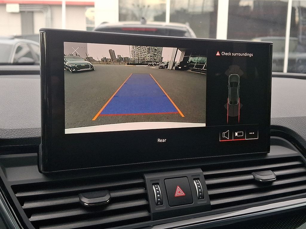 Thumbnail: 2023 Audi SQ5 - 18