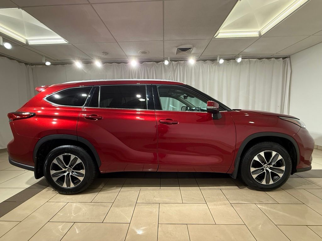 Thumbnail: 2022 Toyota Highlander - 6