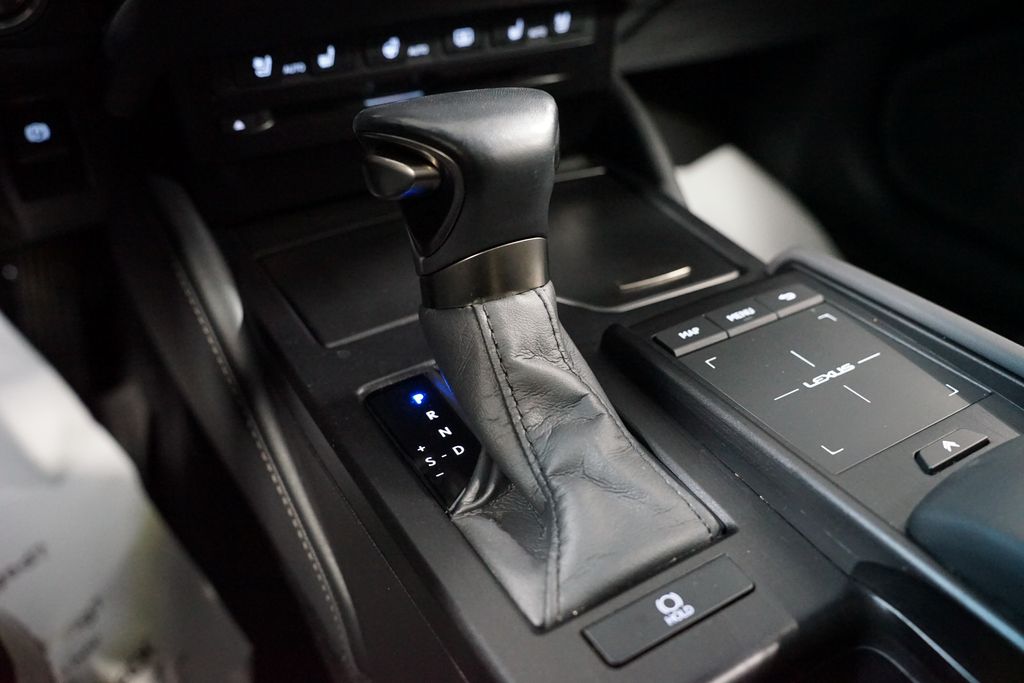 Thumbnail: 2022 Lexus ES - 24