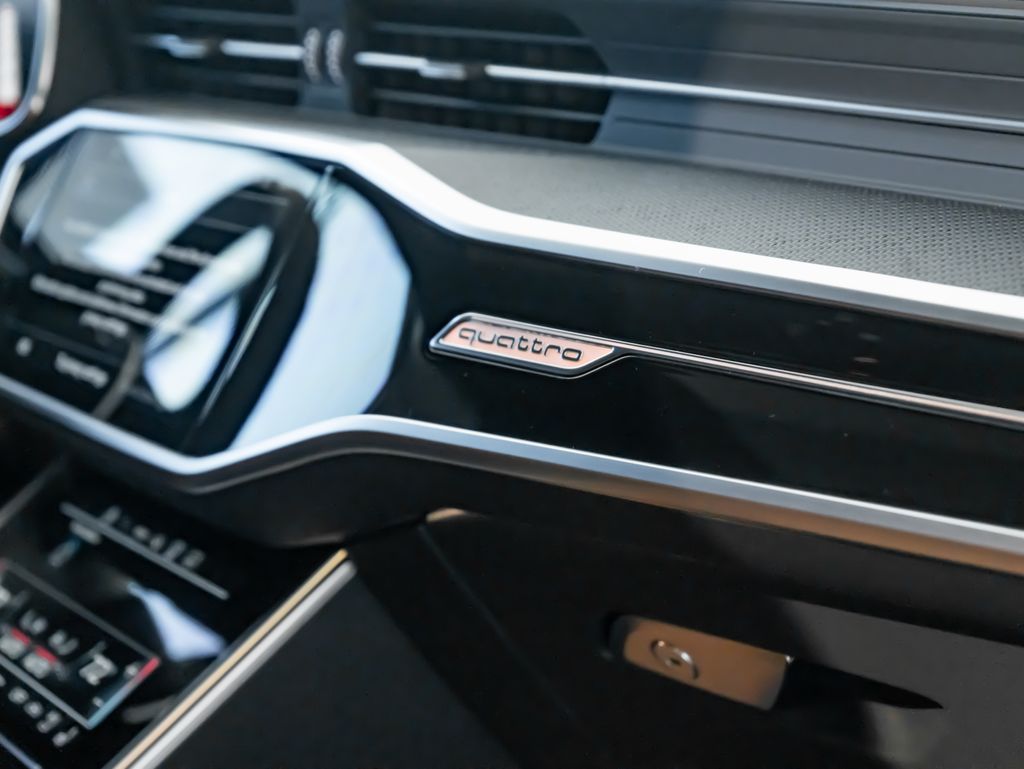 Used 2024  Audi 4.0T image 34