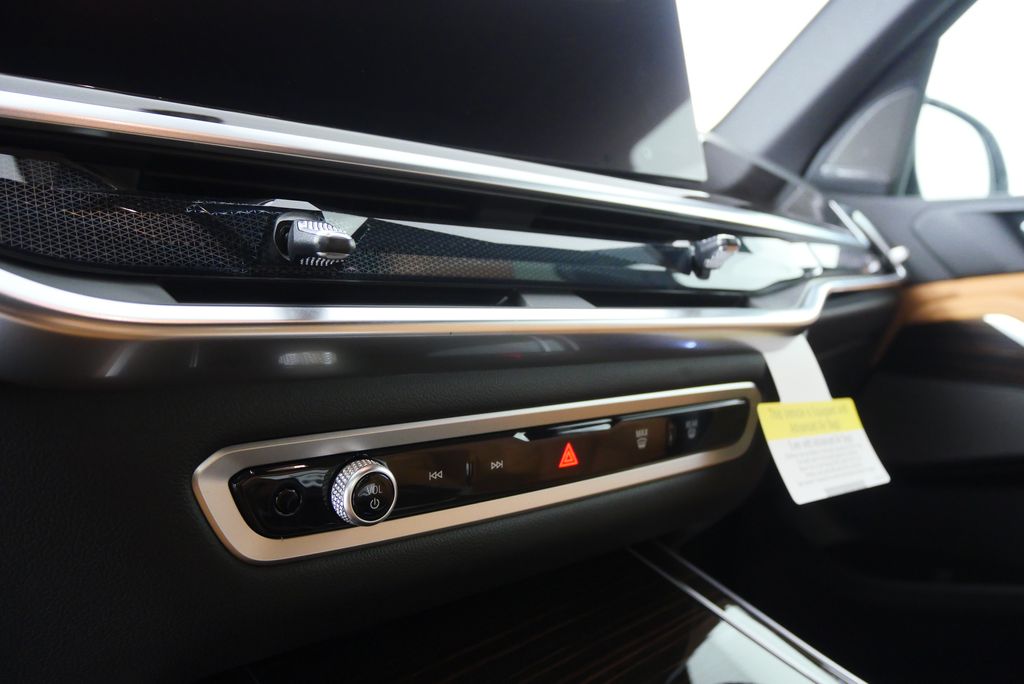 Thumbnail: 2026 BMW X5 - 21