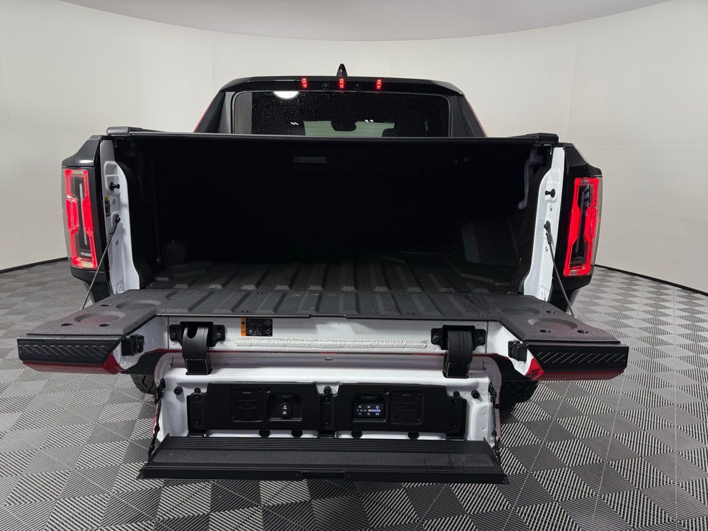 Thumbnail: 2022 GMC Hummer EV - 24
