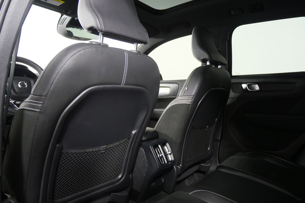 Thumbnail: 2022 Volvo XC40 - 18
