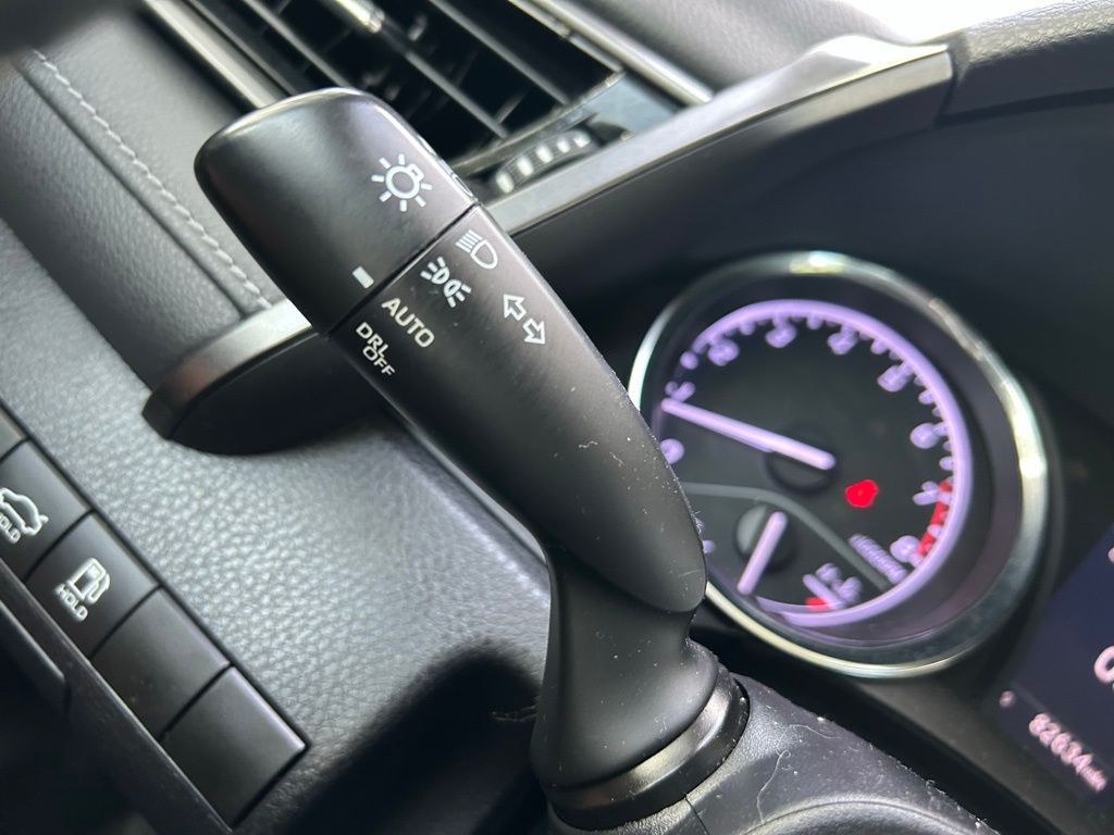 2020 Toyota Camry SE 27
