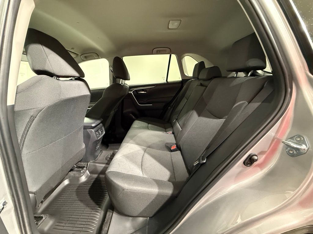 2024 Toyota RAV4 XLE 18