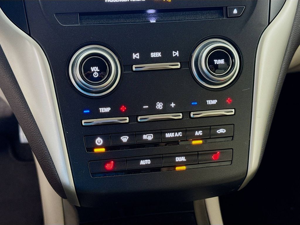 Thumbnail: 2018 Lincoln MKC - 16