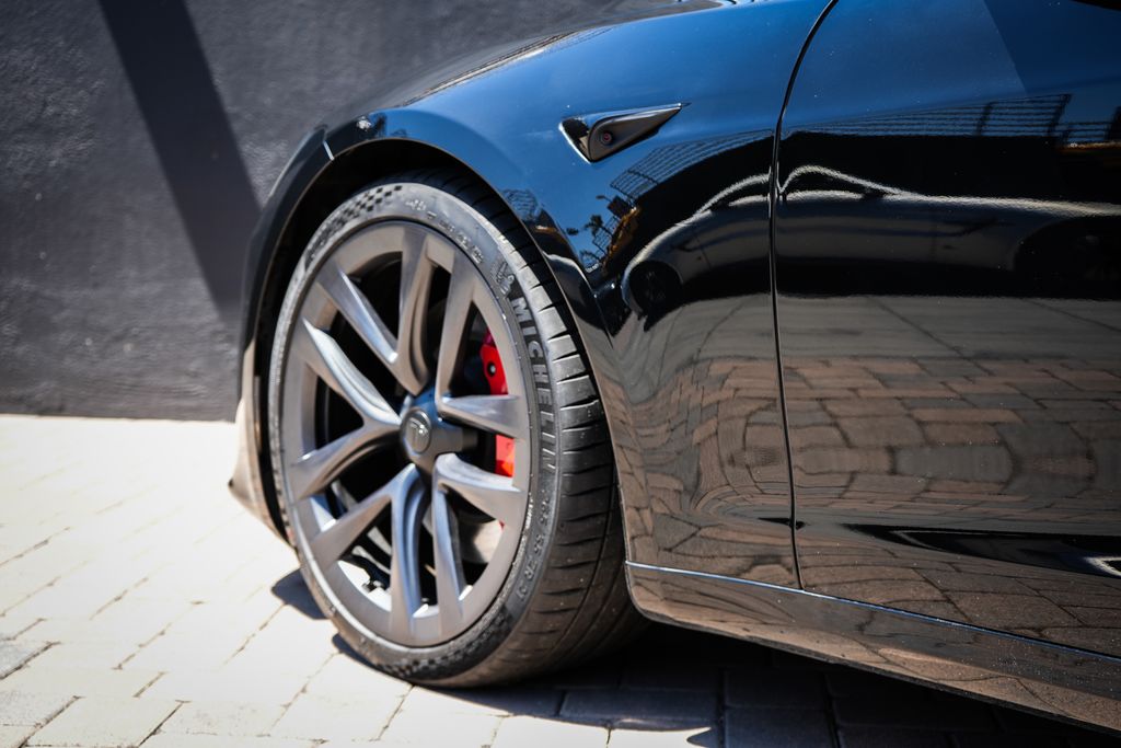 Tesla 2024 Model S Plaid