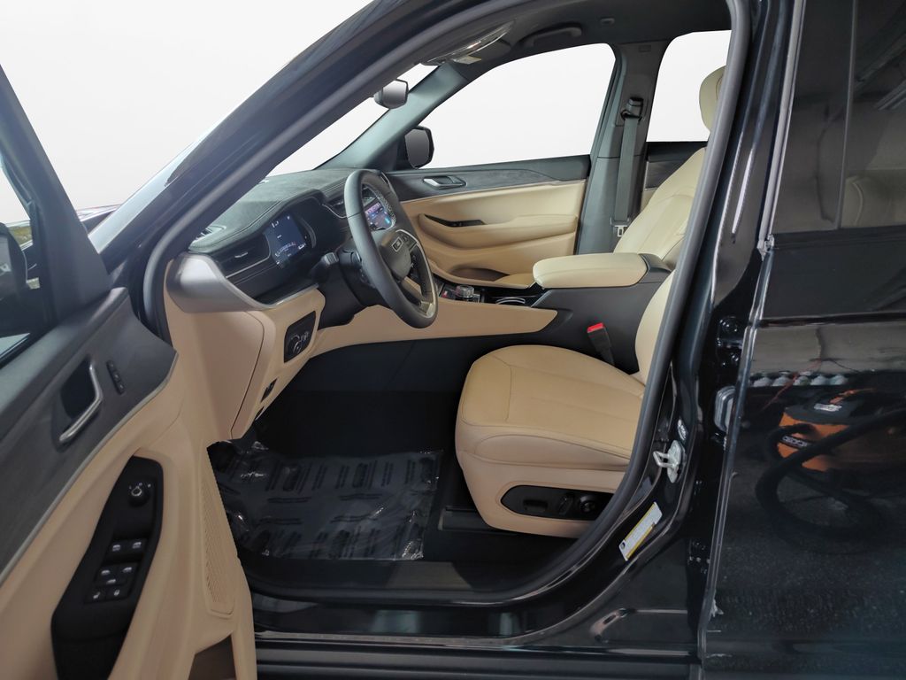 Used Car 2024 Jeep Grand Cherokee  Wagon 4 Dr. Limited Rear Wheel Drive For Sale Under $35,000 In Austin, Texas