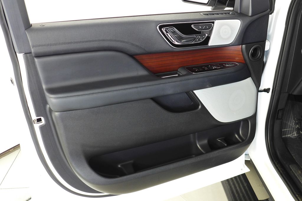 Thumbnail: 2023 Lincoln Navigator - 11
