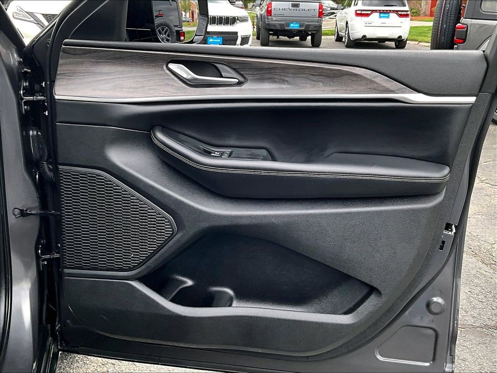 2024 Jeep Grand Cherokee — photo 12
