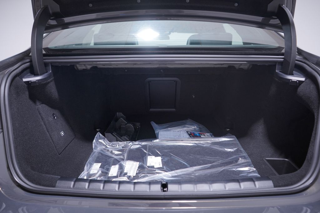 Thumbnail: 2026 BMW i7 - 17