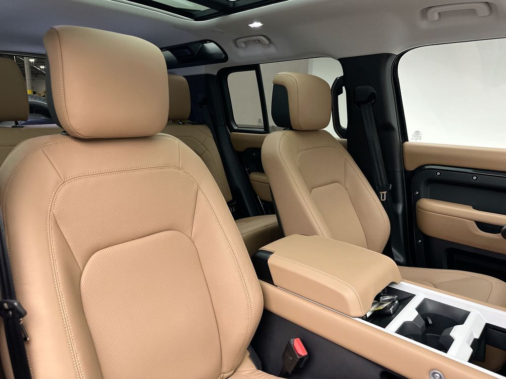 2025 Land Rover Defender 110 5