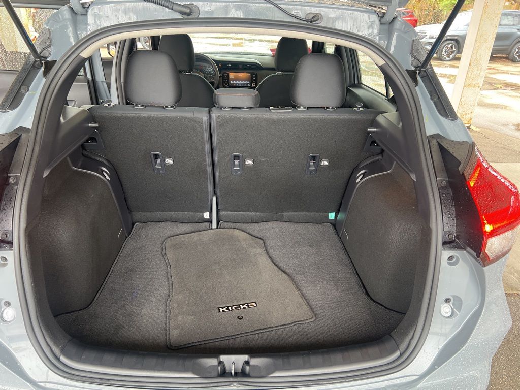 2024 Nissan Kicks SR photo