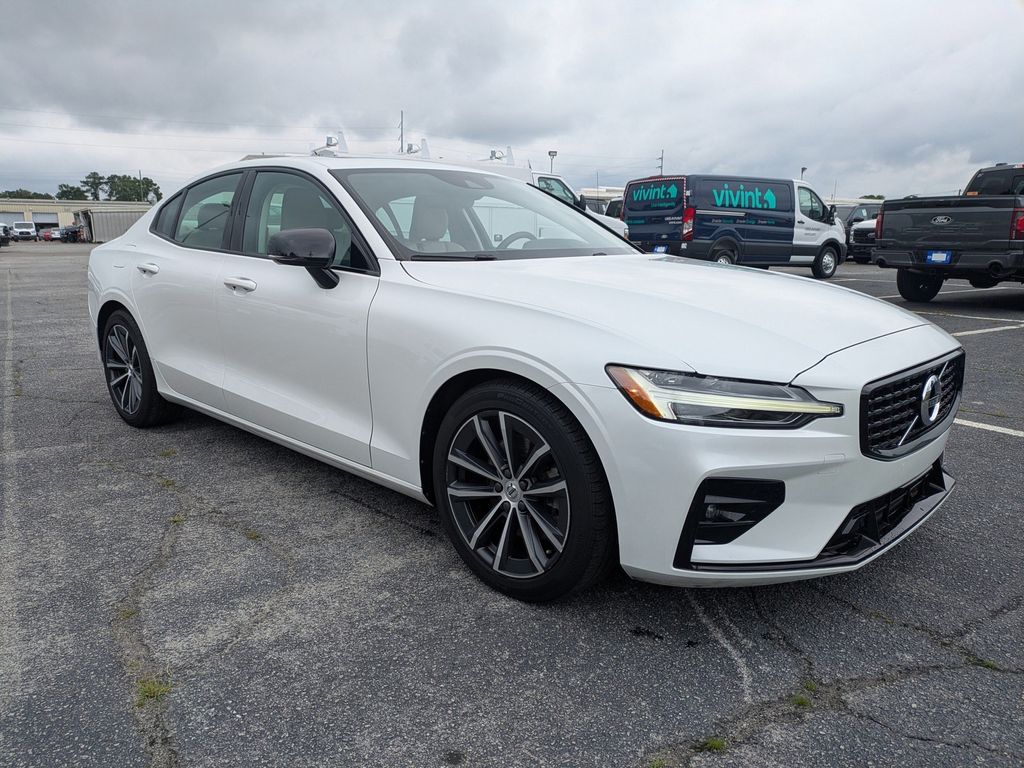 2021 Volvo S60 T5 Momentum