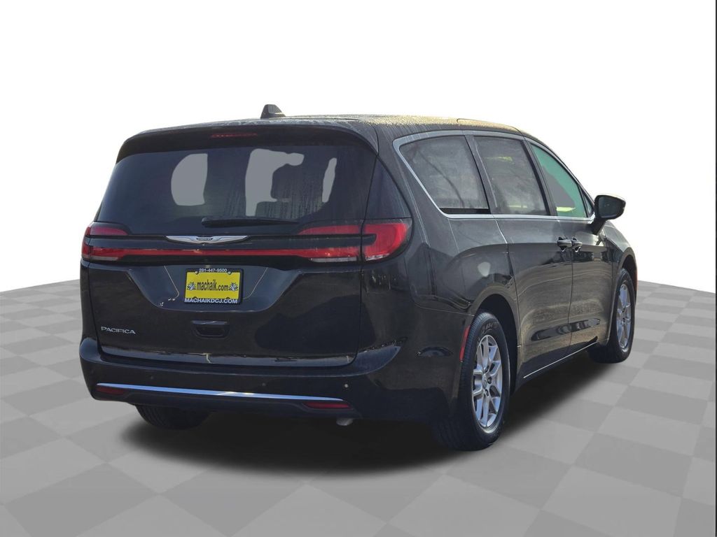 2025 Chrysler Pacifica Select - 3