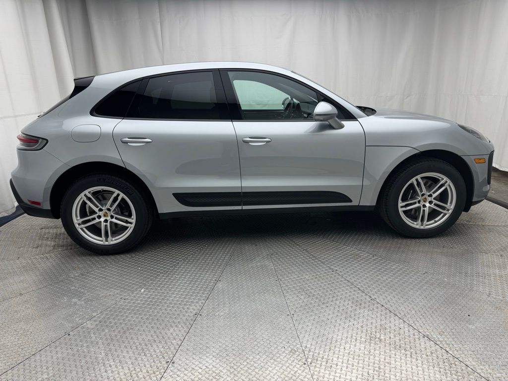 Thumbnail: 2025 Porsche Macan - 13