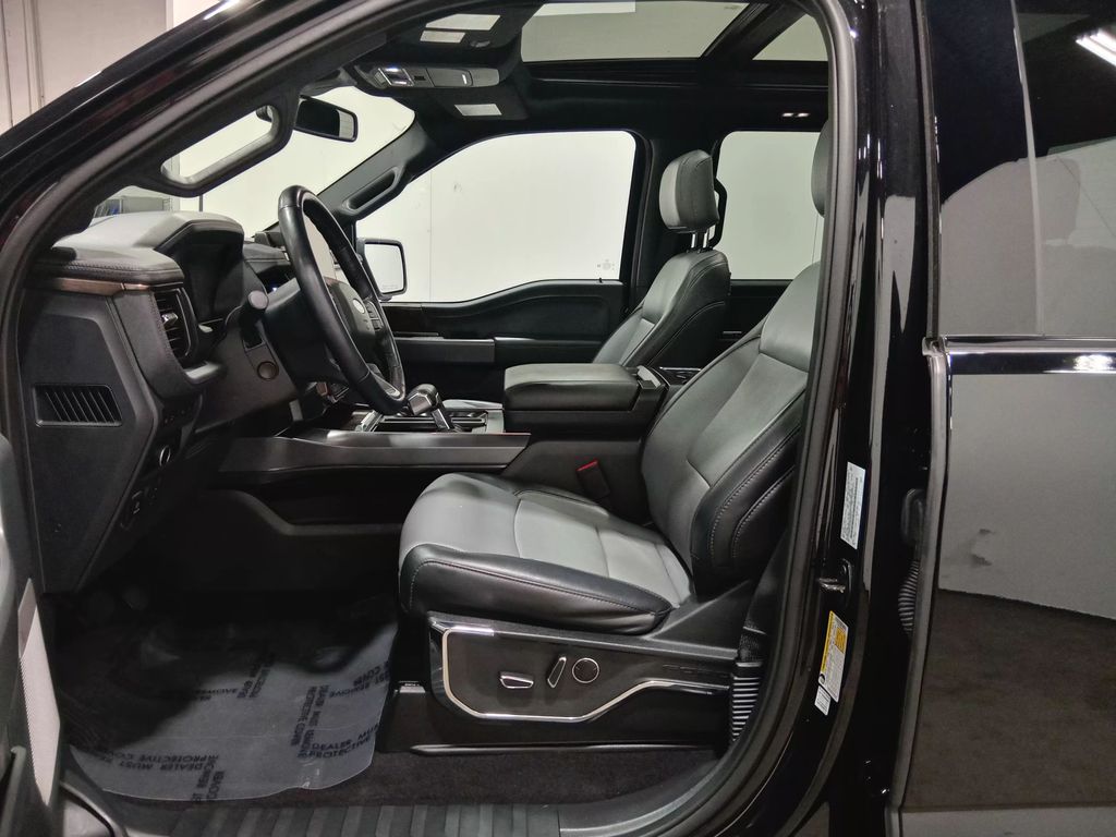 2023 Ford F-150 Lightning LARIAT