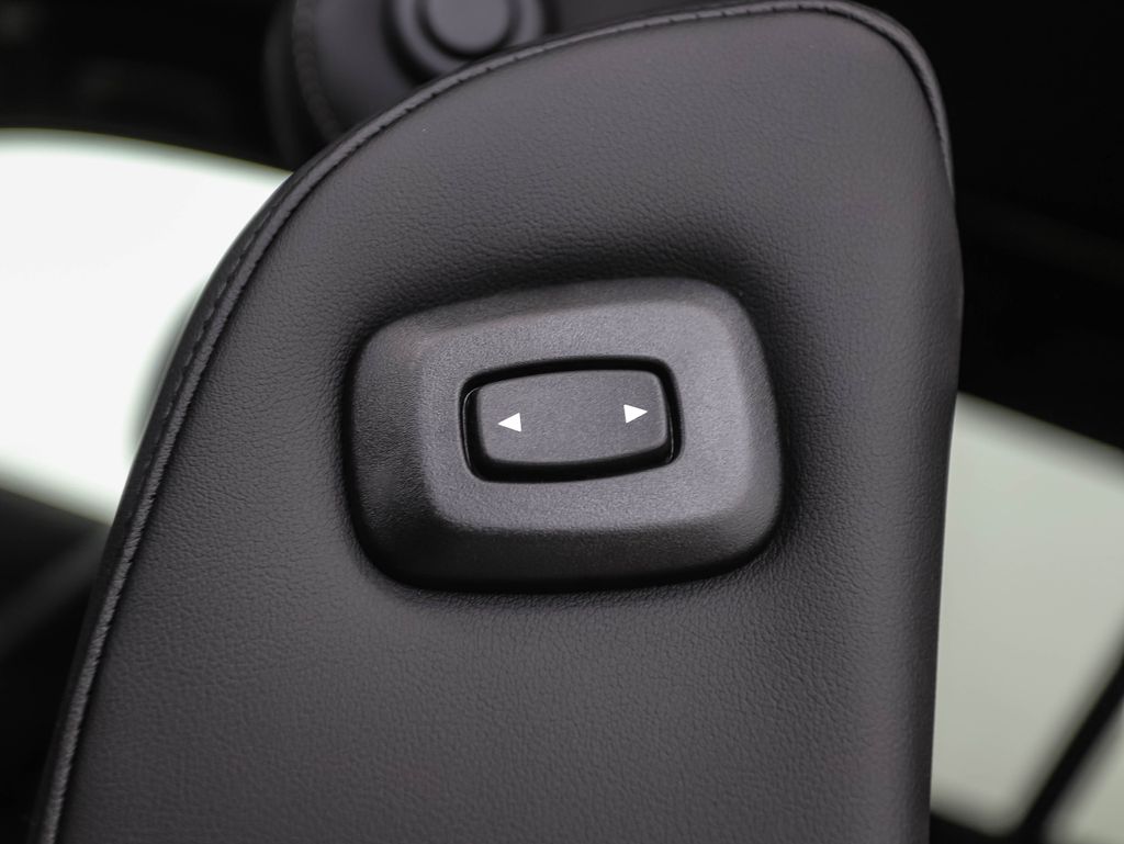 Thumbnail: 2027 BMW X7 - 26