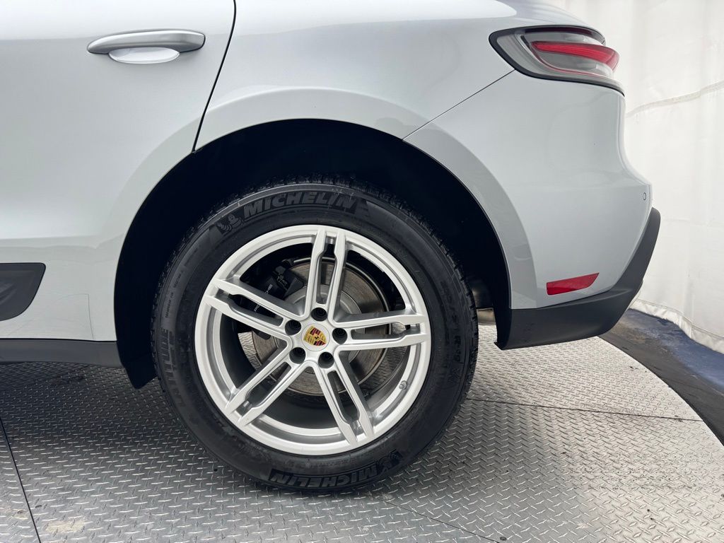 Thumbnail: 2025 Porsche Macan - 7
