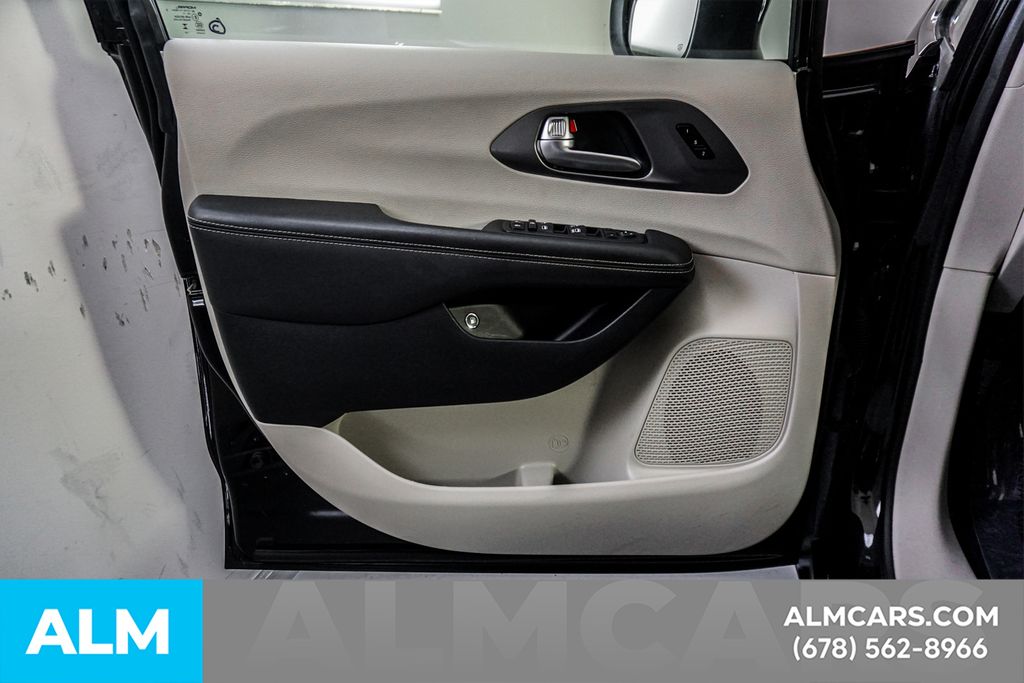 Used 2023 Black Chrysler Touring L image 48