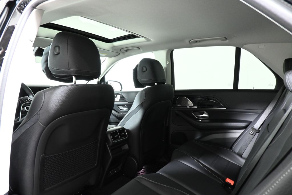 Thumbnail: 2026 Mercedes-Benz GLE - 26