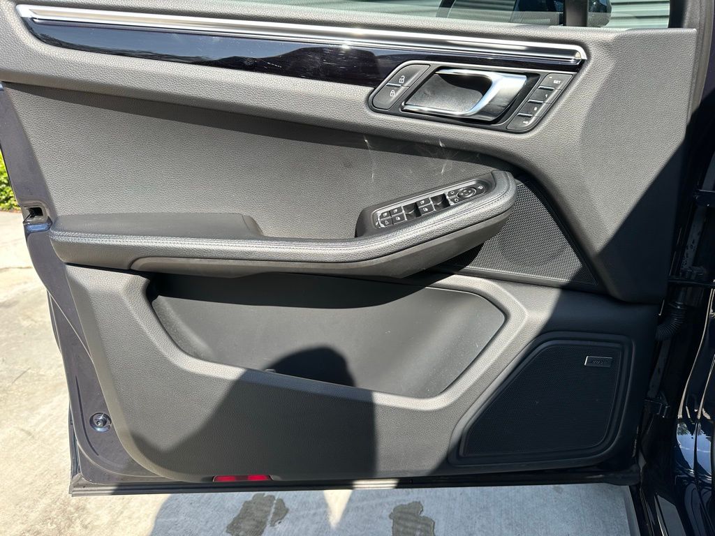 Thumbnail: 2023 Porsche Macan - 20