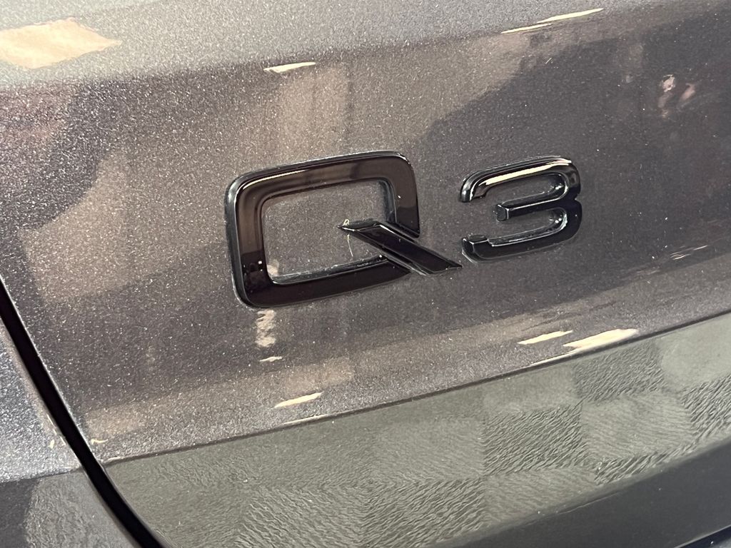 Thumbnail: 2025 Audi Q3 - 10