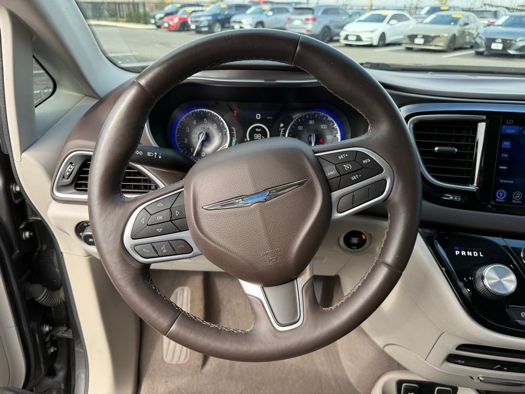 Thumbnail: 2017 Chrysler Pacifica - 16