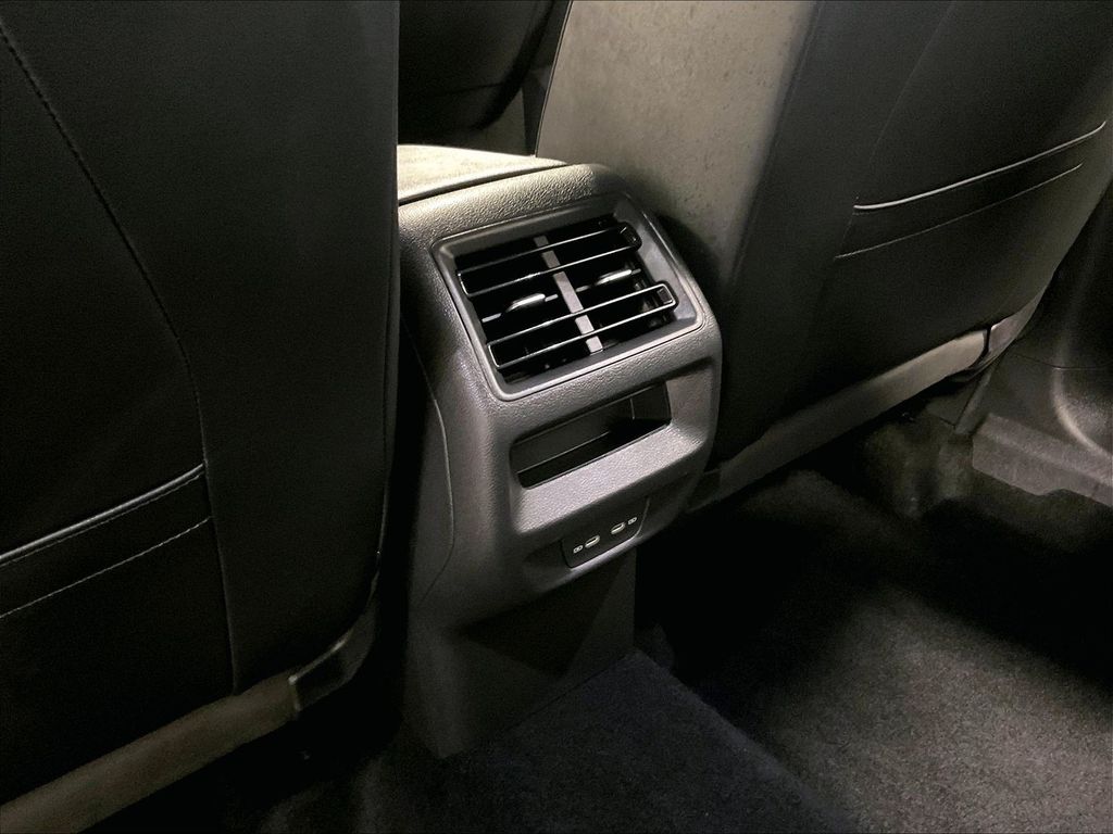 2025 Volkswagen Tiguan — photo 28