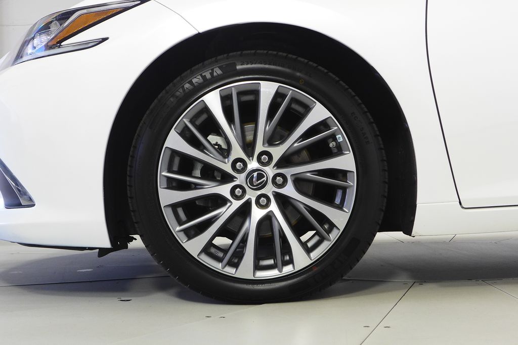 Thumbnail: 2020 Lexus ES - 5