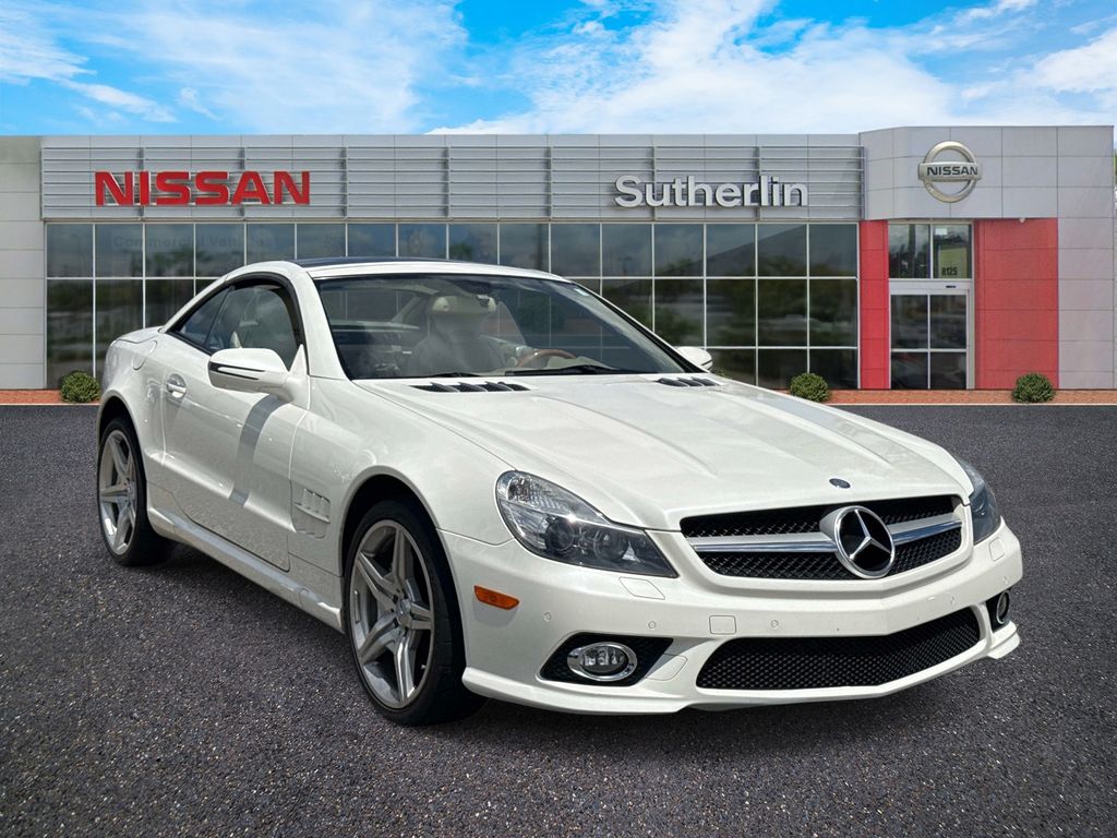 White 2009 Mercedes-Benz SL-Class SL 550 Convertible Rear-Wheel Drive 7-Speed Automatic