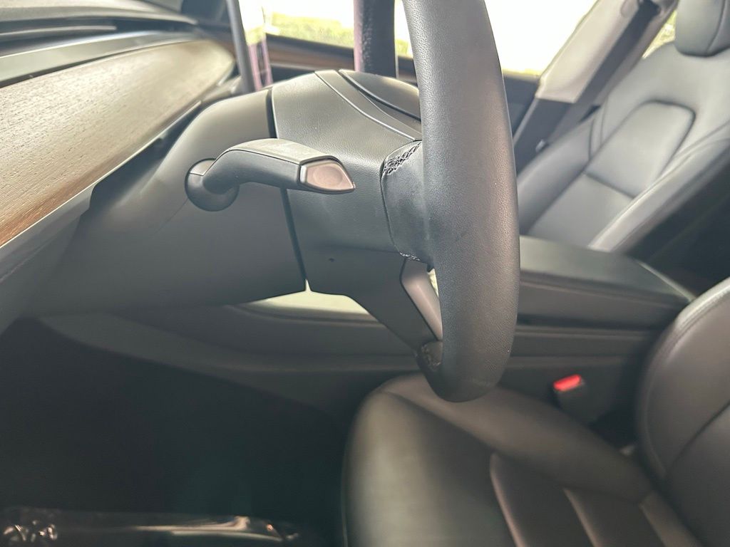 Used 2024  Tesla  image 37