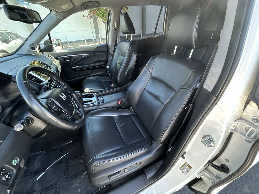 Thumbnail: 2017 Honda Pilot - 11