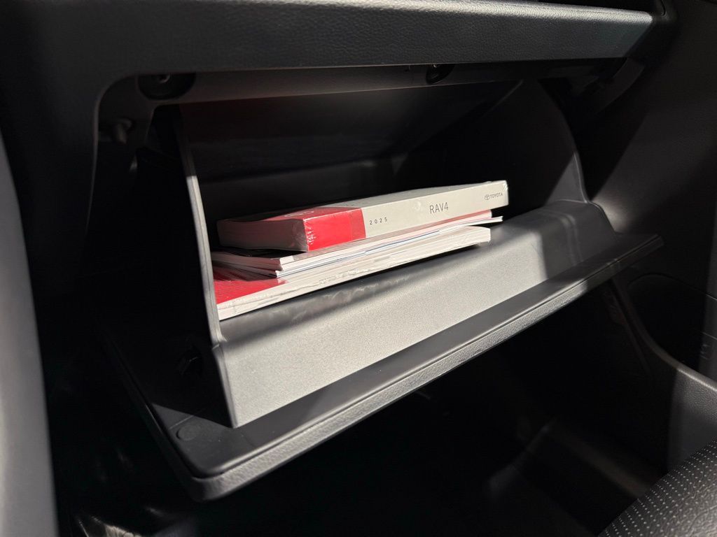 Thumbnail: 2025 Toyota RAV4 - 28