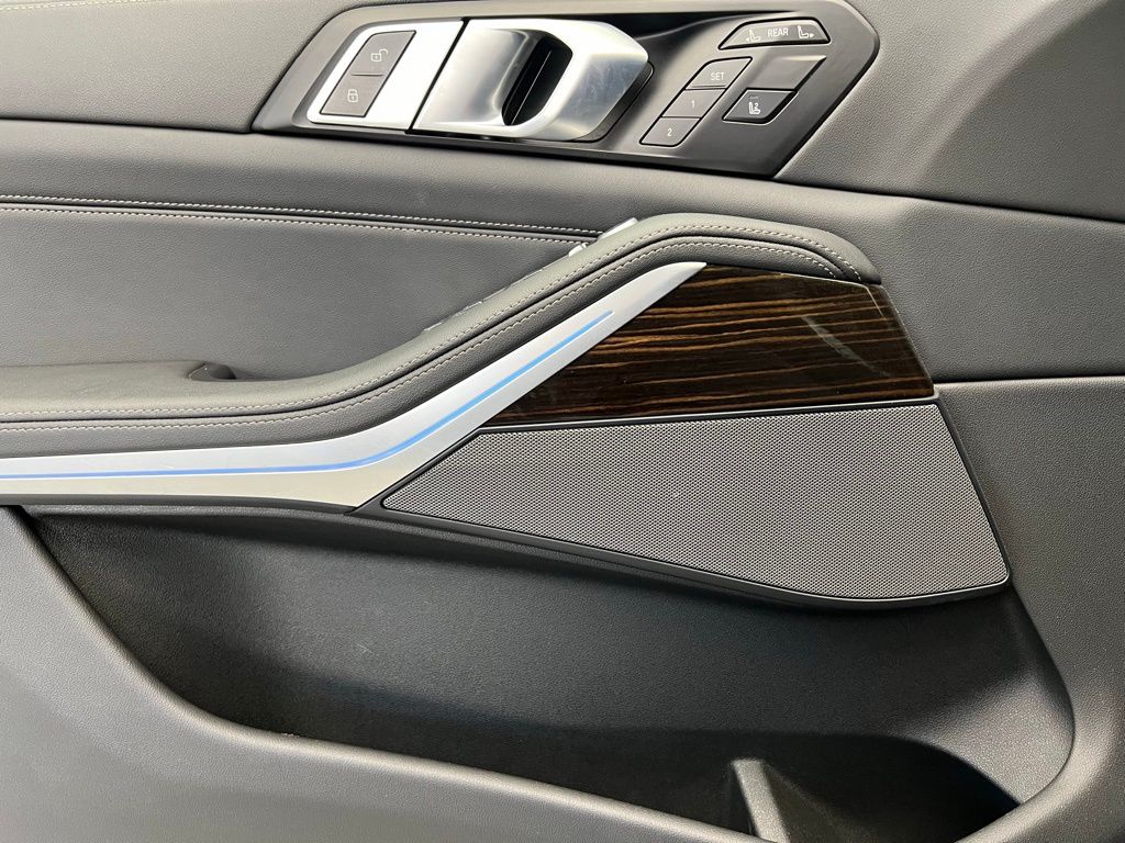 Thumbnail: 2024 BMW X7 - 22