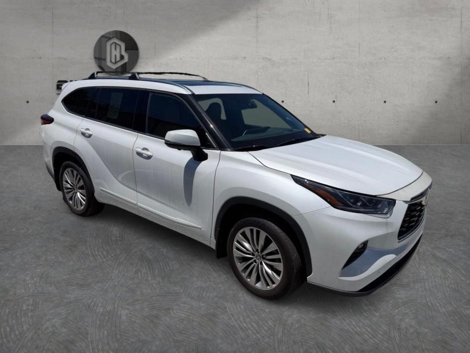 Pearl 2023 Toyota Highlander Platinum AWD SUV / Crossover All-Wheel Drive 8-Speed Automatic