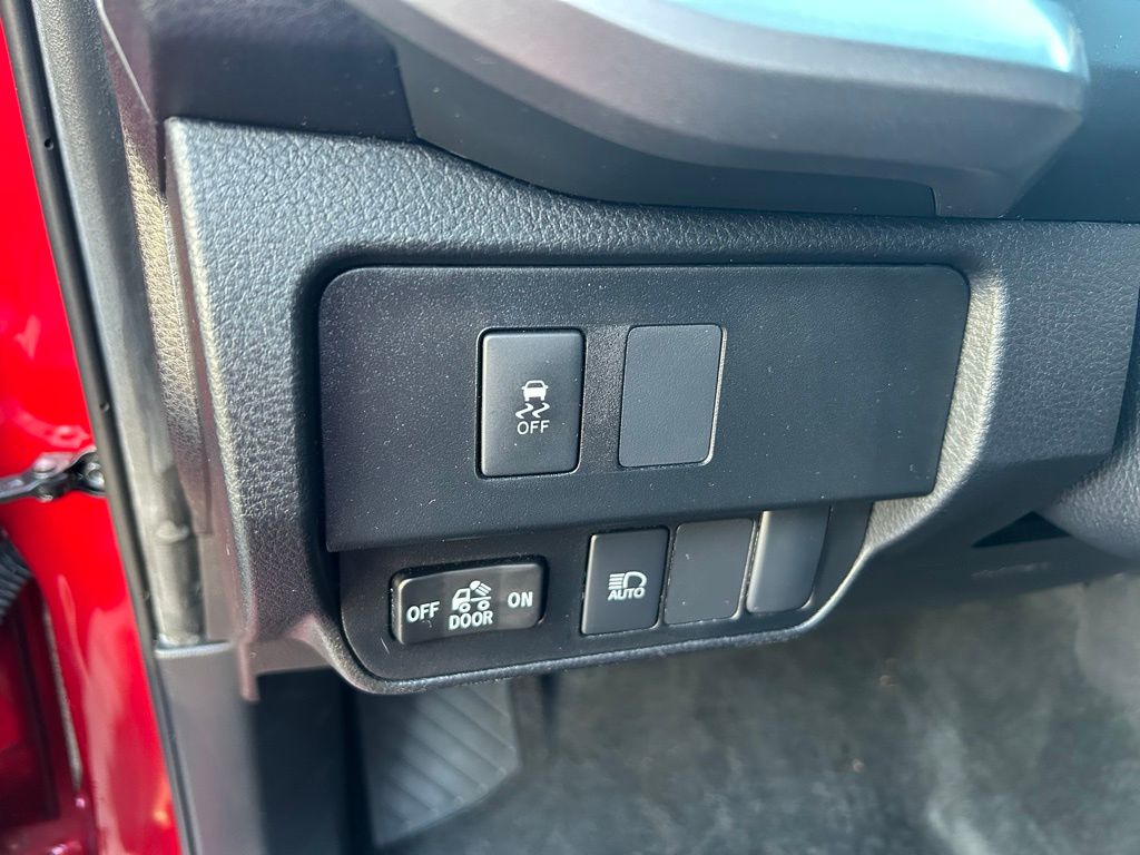 2023 Toyota Tacoma SR5 17
