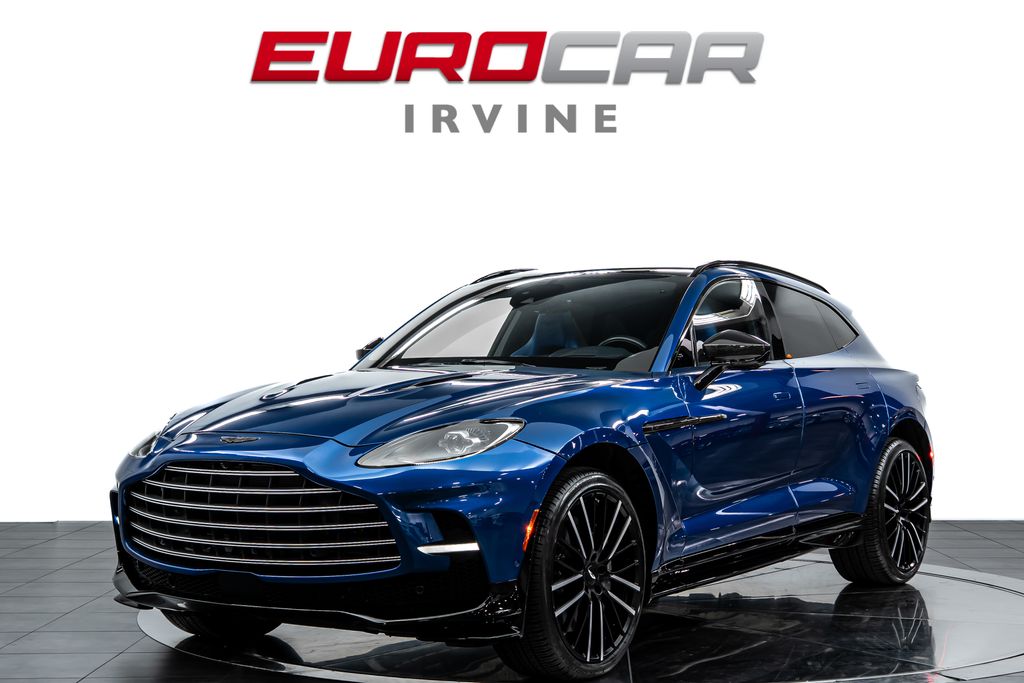 2023 Aston Martin DBX 707 *HUGE CARBON OPTIONS * TRI-COLOR INTERIOR*