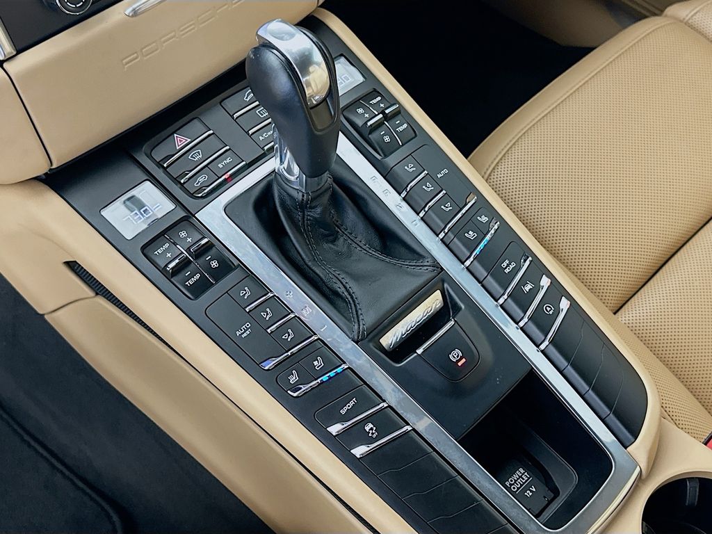 Thumbnail: 2018 Porsche Macan - 17