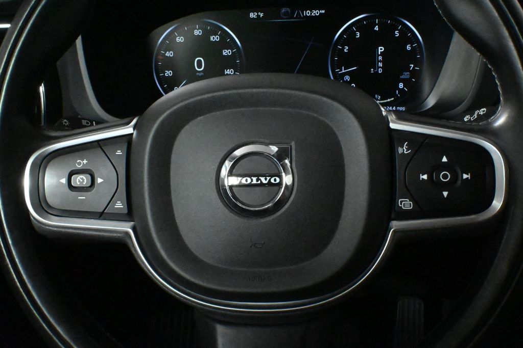 Thumbnail: 2018 Volvo XC60 - 19