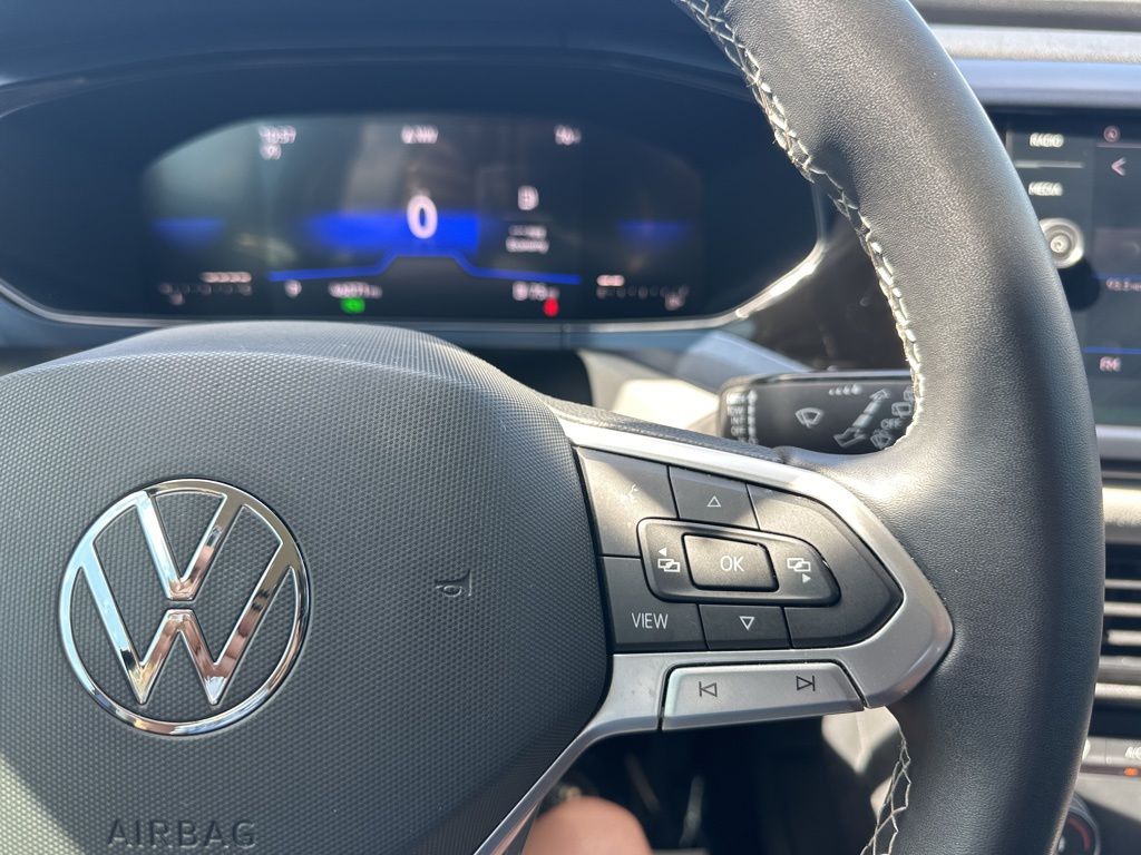 2022 Deep Black Pearl Volkswagen Taos 1.5T SE FWD SUV