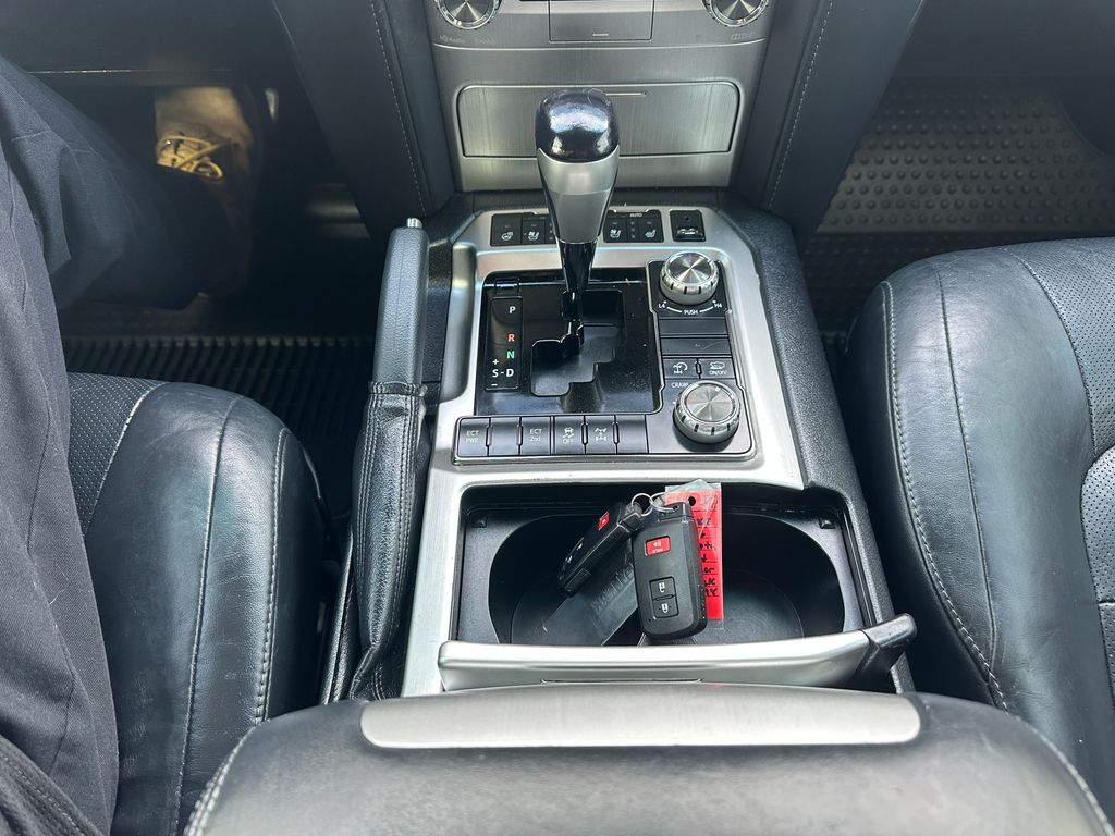 2016 Toyota Land Cruiser Base