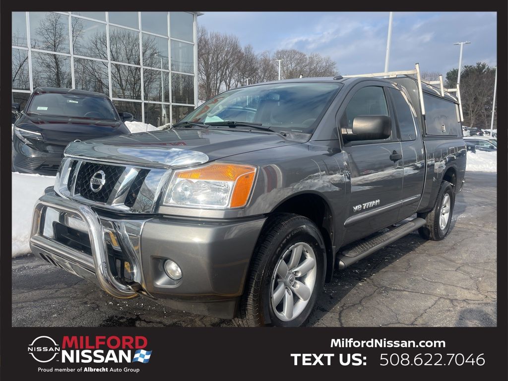Gray (Gun Metallic) 2014 Nissan Titan SV King Cab 4WD Pickup Truck Four-Wheel Drive 5-Speed Automatic