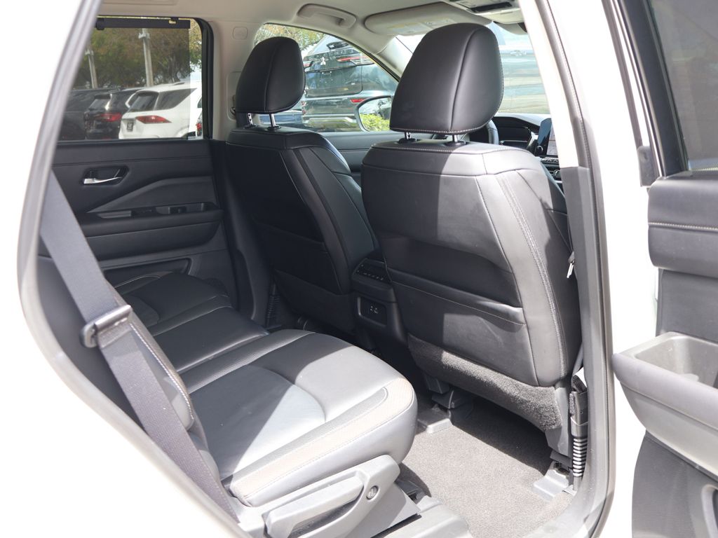 Used 2024 White Nissan SL image 39