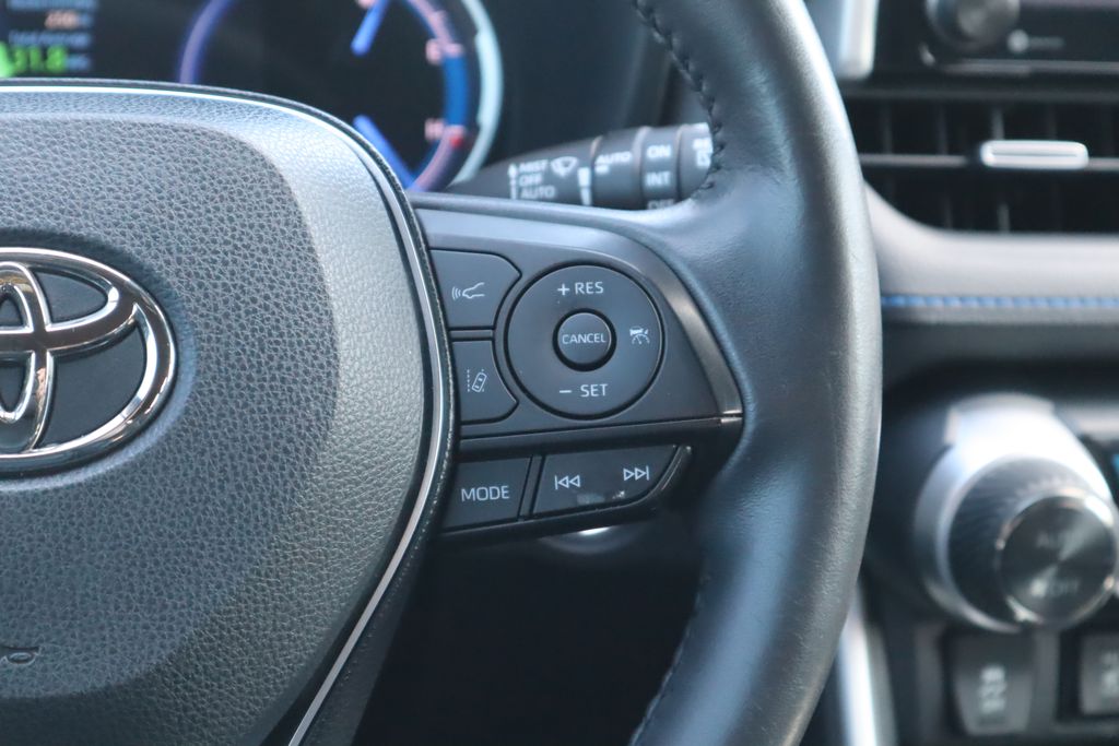 Thumbnail: 2020 Toyota RAV4 - 12