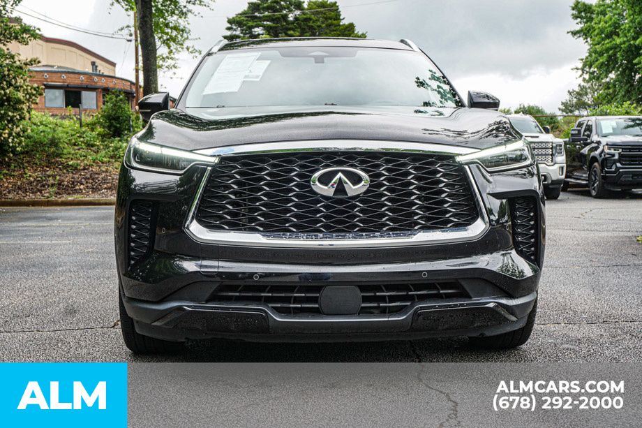 Used 2024 Black INFINITI LUXE image 9
