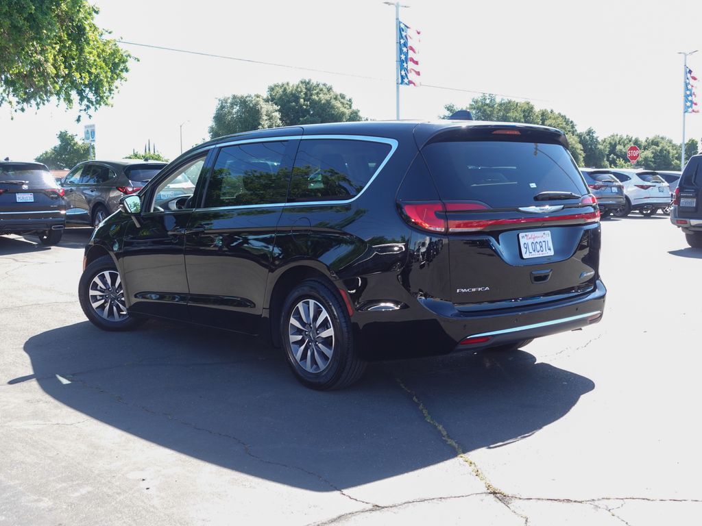 Used 2024 Black Chrysler Select image 7