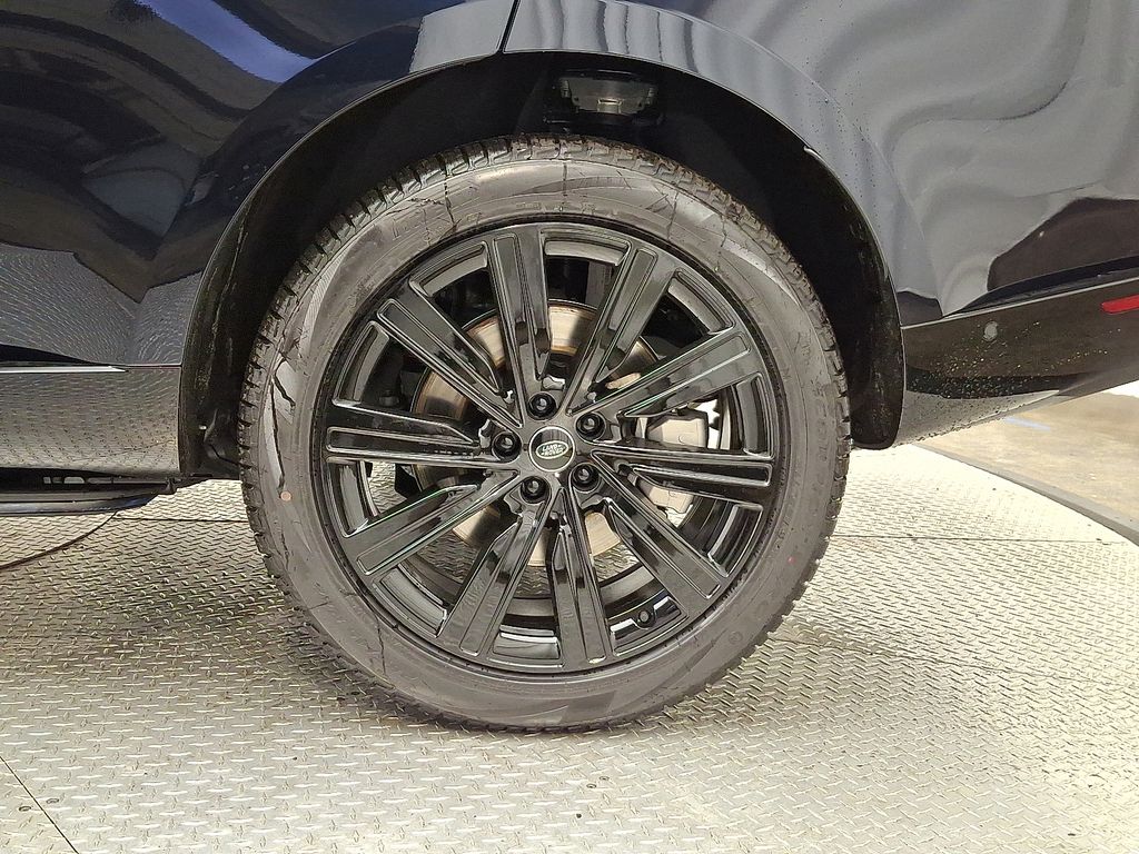2025 Land Rover Range Rover SE 5