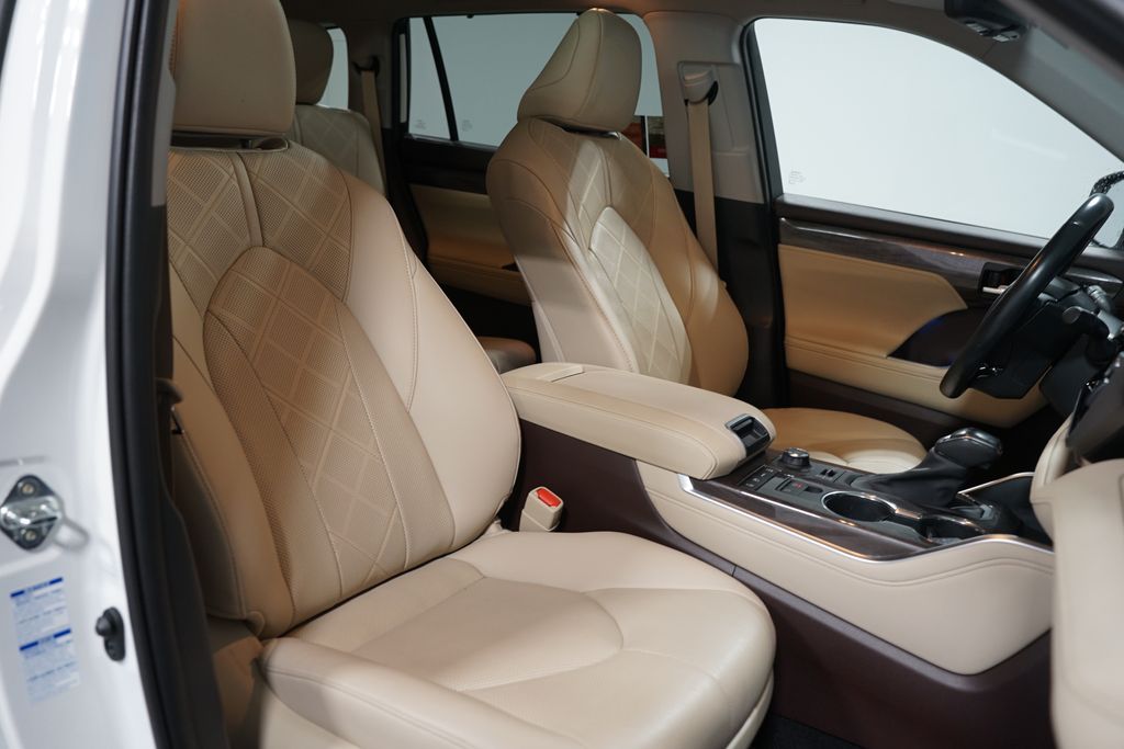 Thumbnail: 2021 Toyota Highlander - 30