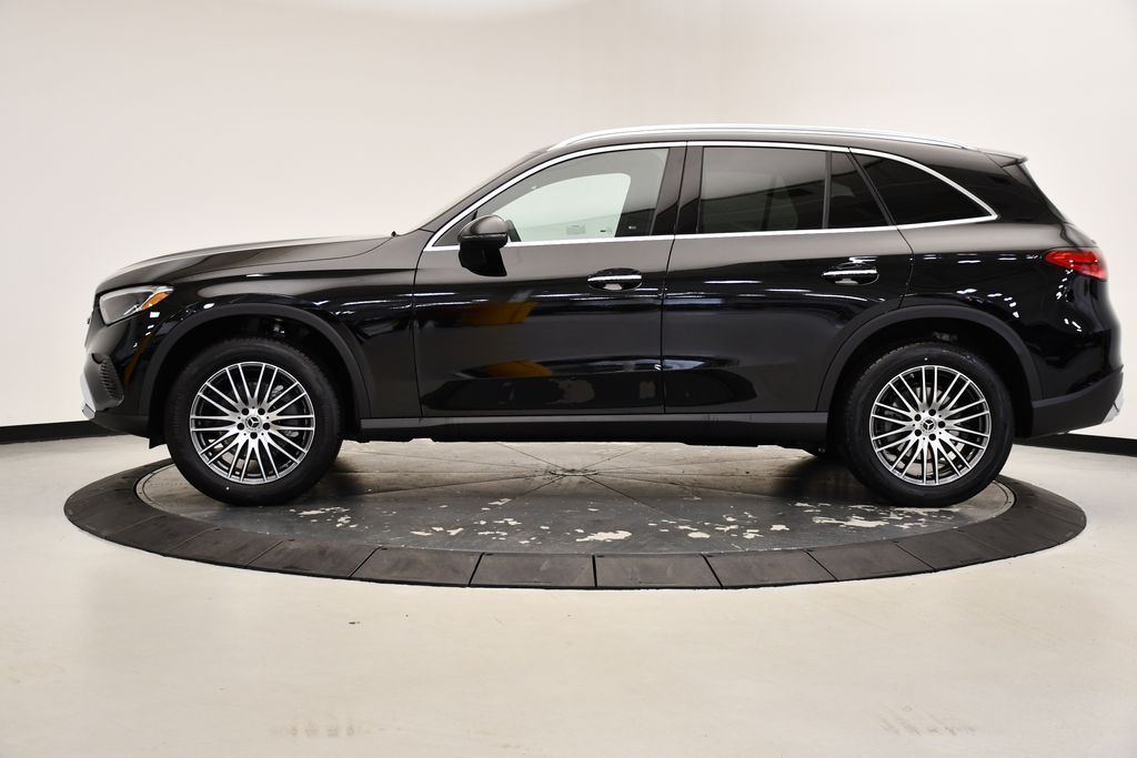 2025 Mercedes-Benz GLC 300 2
